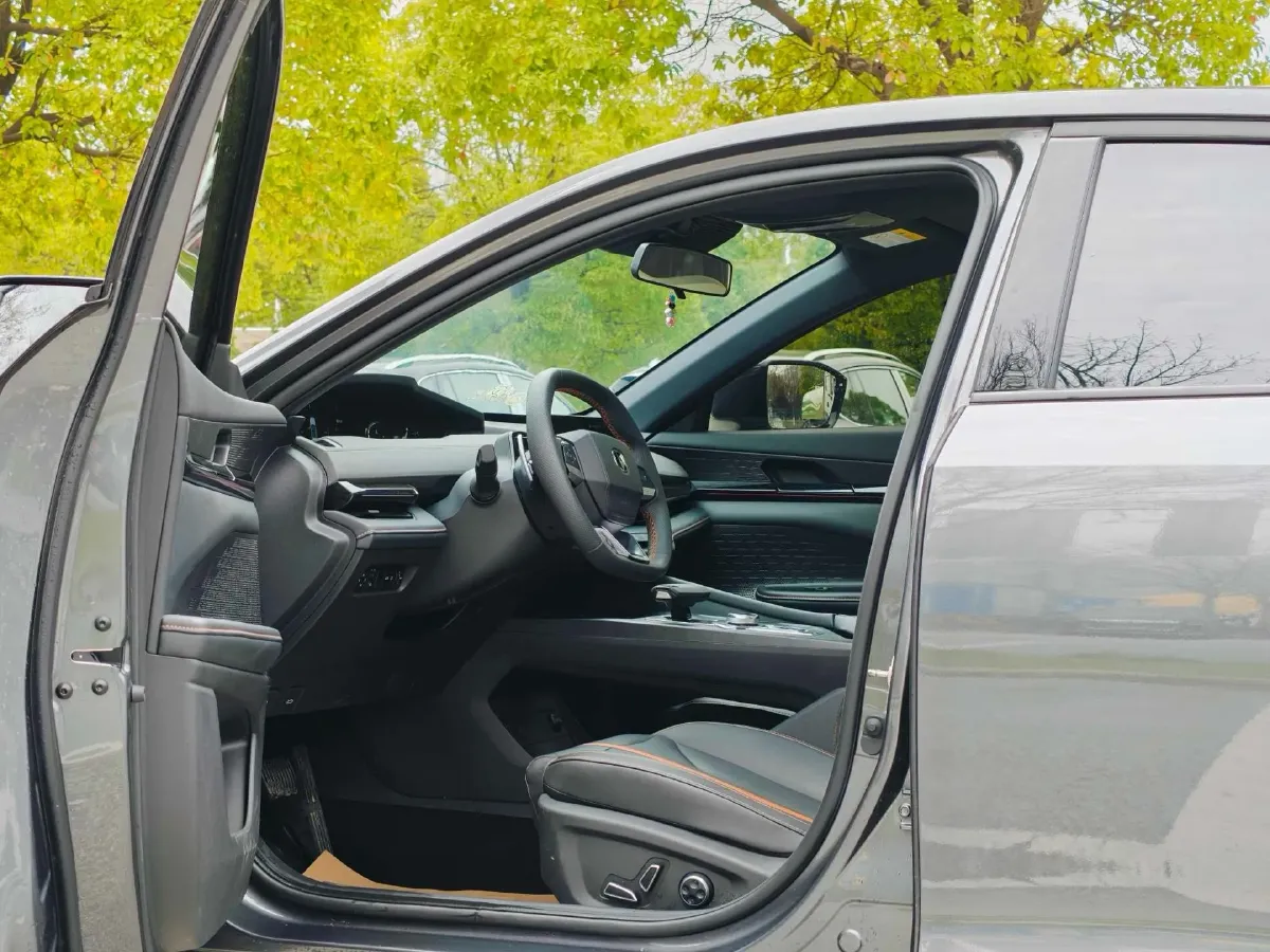 2025 ChangAn UNI-V 1.5T 192HP L4 7DCT,autocango,china used car exporter,china ev exporter,chinese used car exporter,chinese used ev exporter