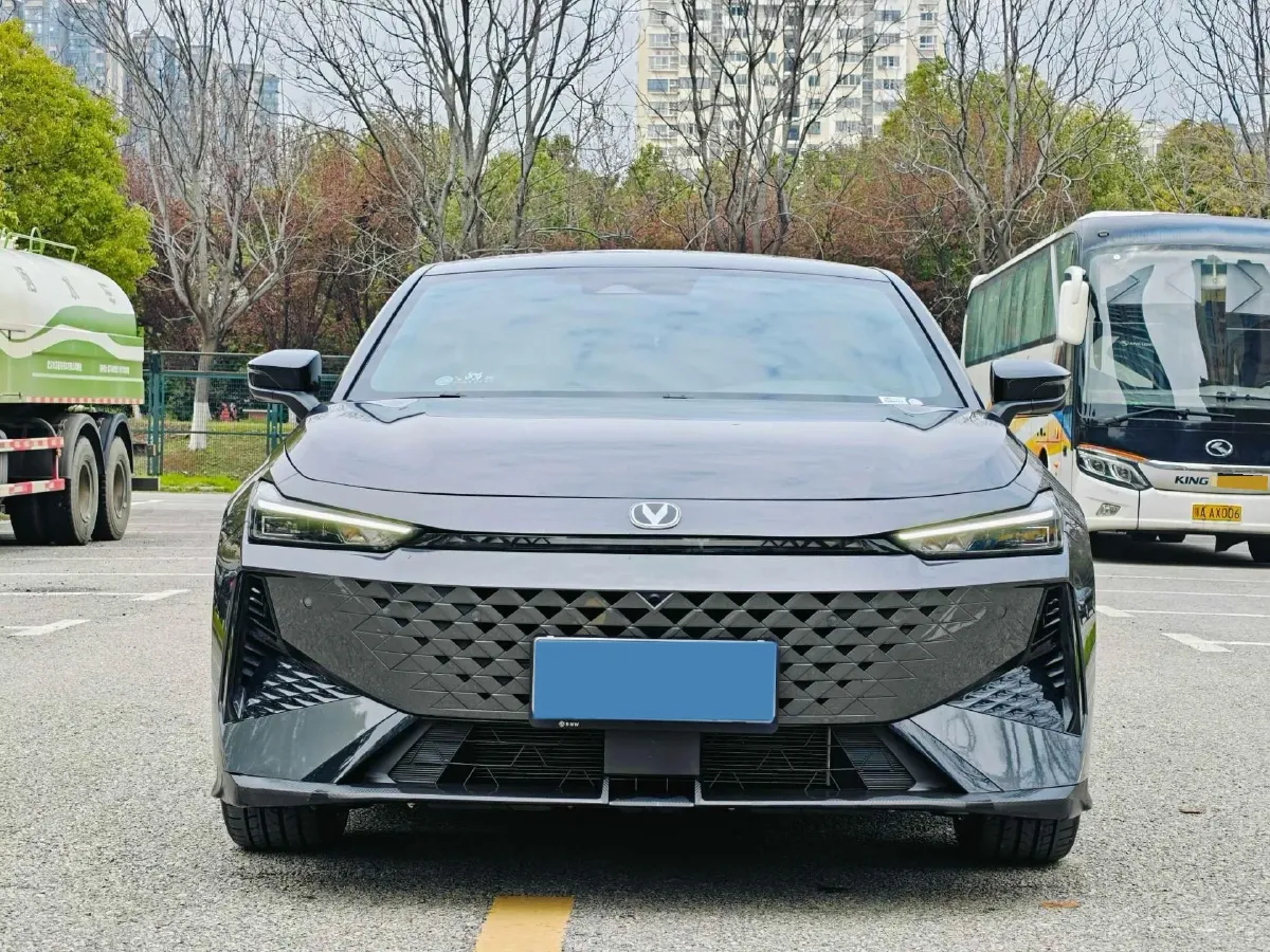 2025 ChangAn UNI-V 1.5T 192HP L4 7DCT,autocango,china used car exporter,china ev exporter,chinese used car exporter,chinese used ev exporter
