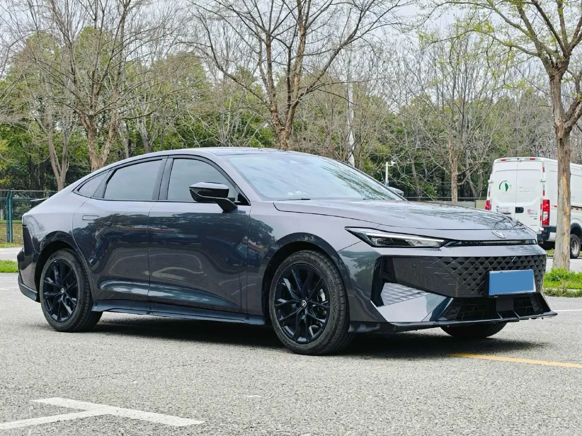 2025 ChangAn UNI-V 1.5T 192HP L4 7DCT,autocango,china used car exporter,china ev exporter,chinese used car exporter,chinese used ev exporter