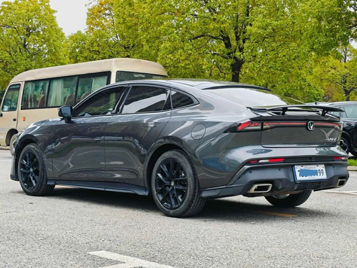 2025 ChangAn UNI-V 1.5T 192HP L4 7DCT,autocango,china used car exporter,china ev exporter,chinese used car exporter,chinese used ev exporter