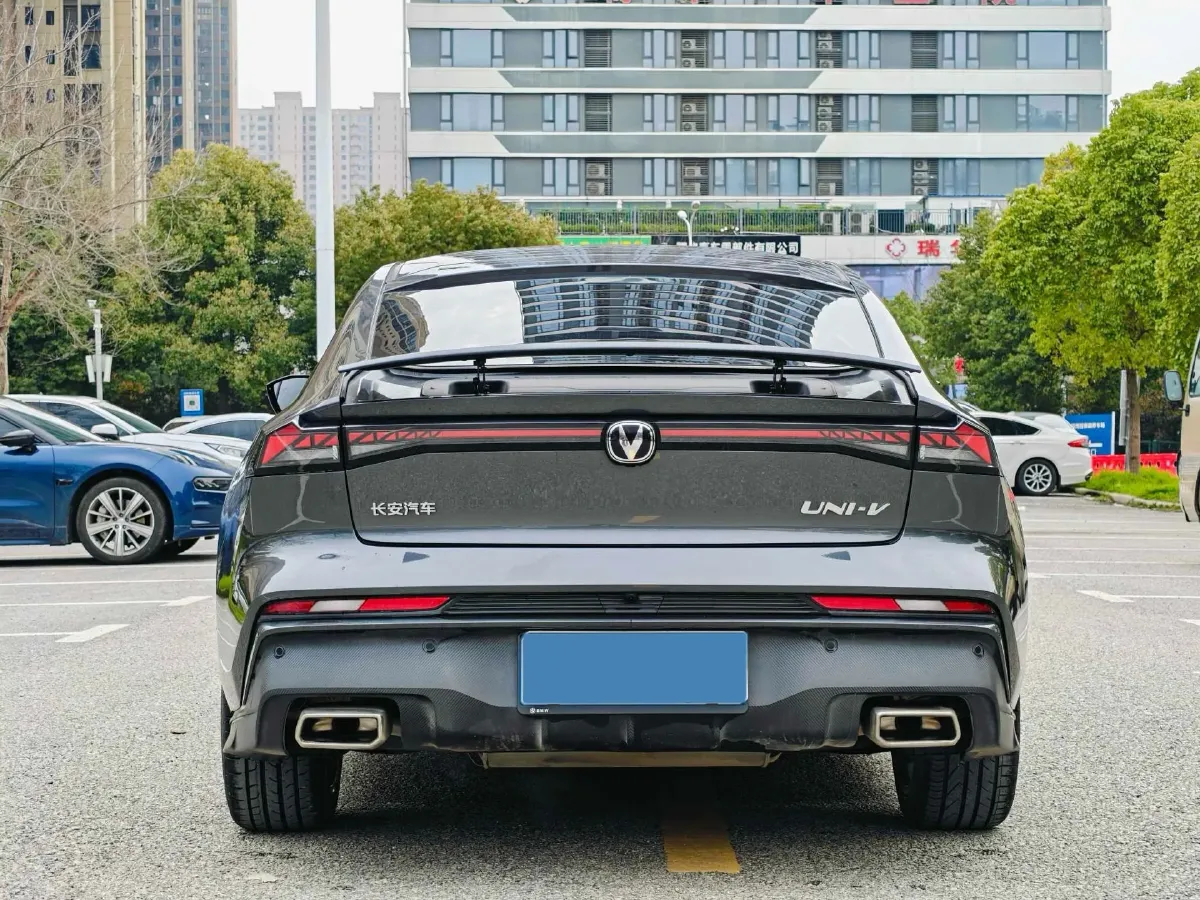2025 ChangAn UNI-V 1.5T 192HP L4 7DCT,autocango,china used car exporter,china ev exporter,chinese used car exporter,chinese used ev exporter
