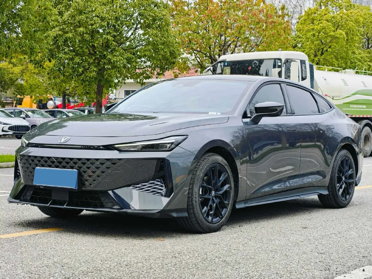 2025 ChangAn UNI-V 1.5T 192HP L4 7DCT,autocango,china used car exporter,china ev exporter,chinese used car exporter,chinese used ev exporter