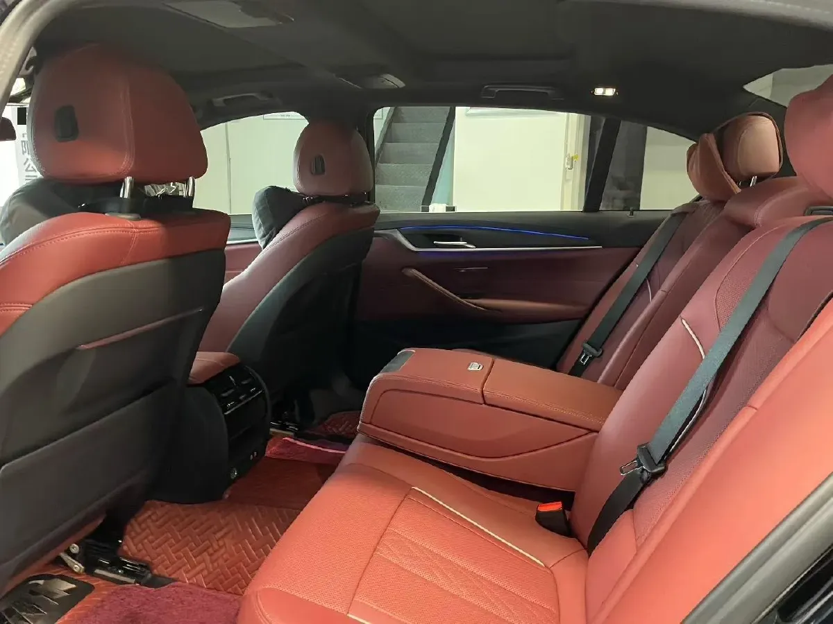 2022 BMW 5 Series 2.0T 245HP L4 8AT,autocango,china used car exporter,china ev exporter,chinese used car exporter,chinese used ev exporter