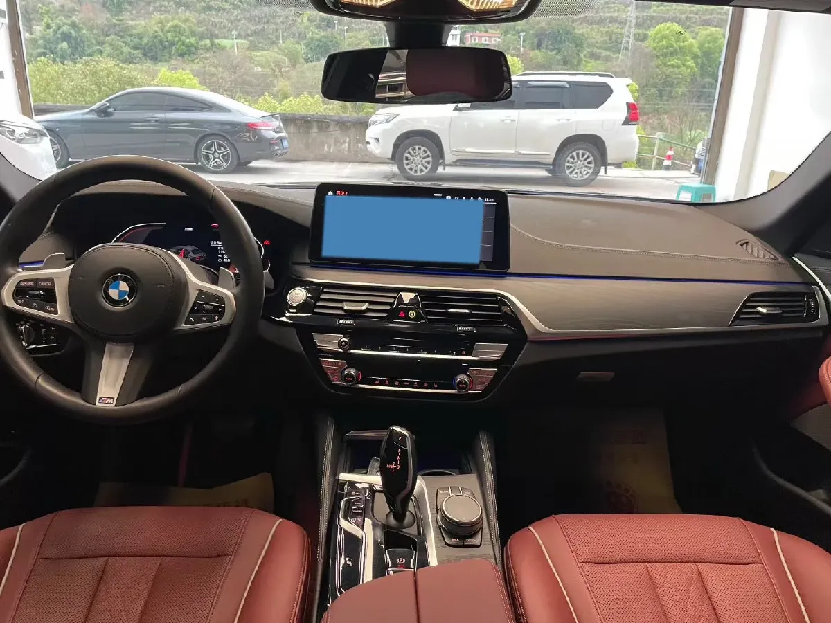2022 BMW 5 Series 2.0T 245HP L4 8AT,autocango,china used car exporter,china ev exporter,chinese used car exporter,chinese used ev exporter