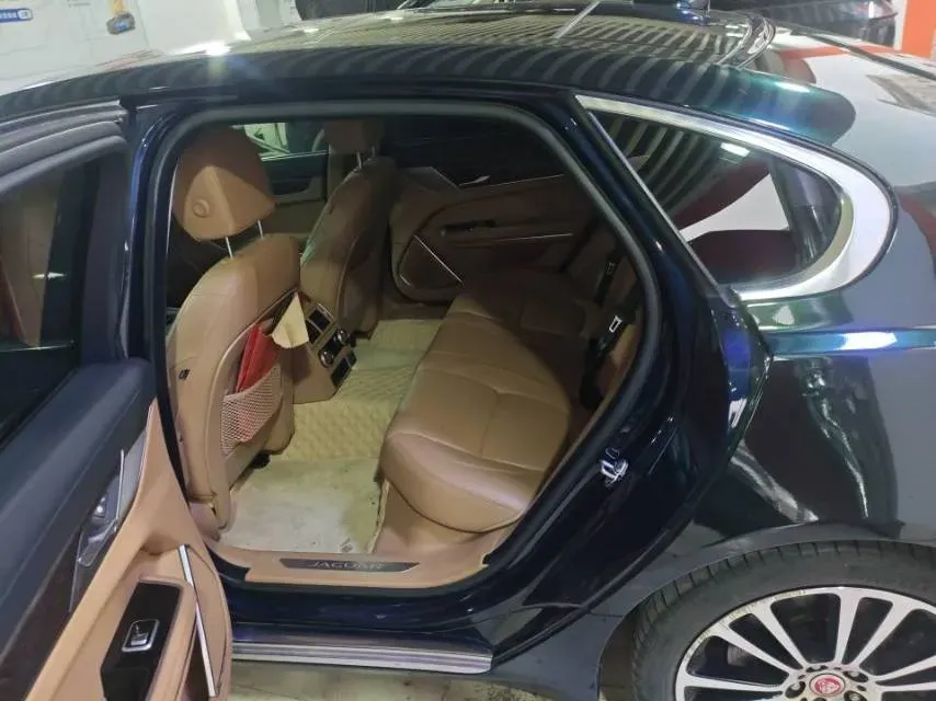 2022 Jaguar XFL 2.0T 250HP L4 8AT,autocango,china used car exporter,china ev exporter,chinese used car exporter,chinese used ev exporter