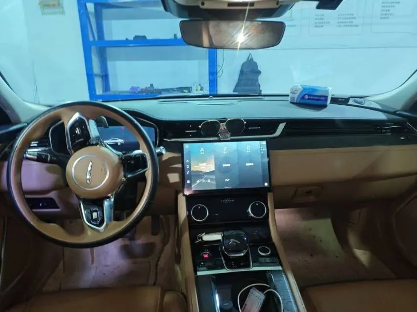 2022 Jaguar XFL 2.0T 250HP L4 8AT,autocango,china used car exporter,china ev exporter,chinese used car exporter,chinese used ev exporter