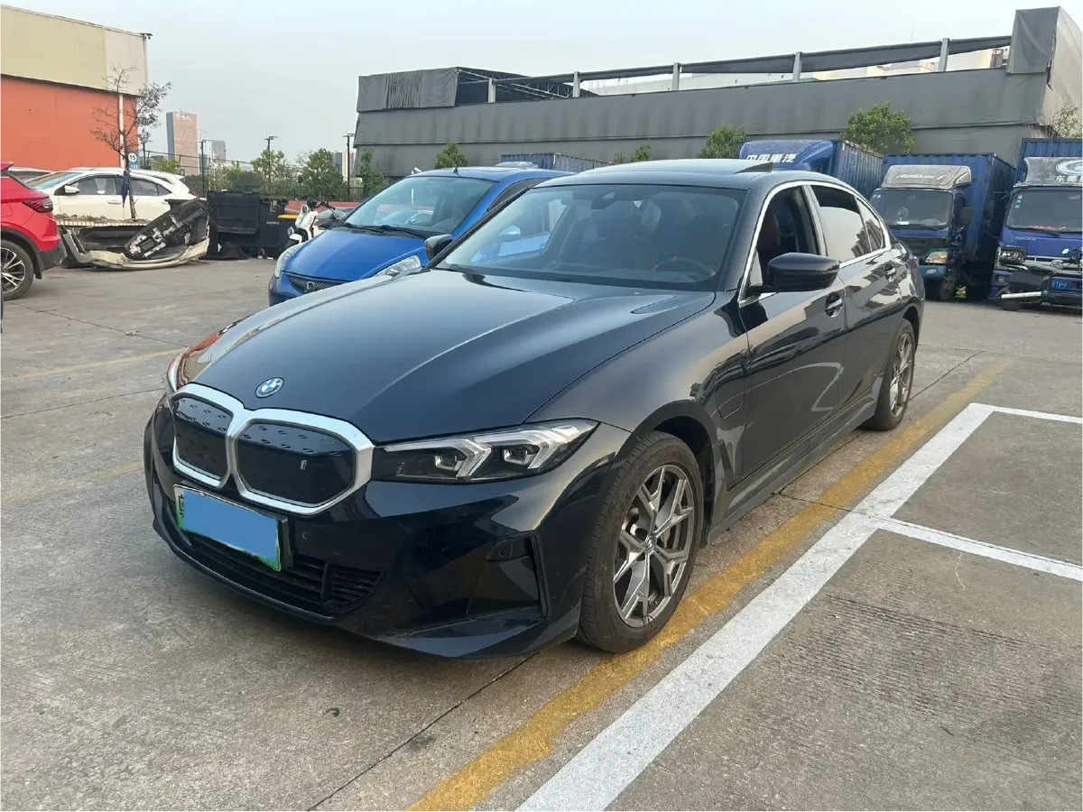 2024 BMW i3 BEV 70KWH,autocango,china used car exporter,china ev exporter,chinese used car exporter,chinese used ev exporter