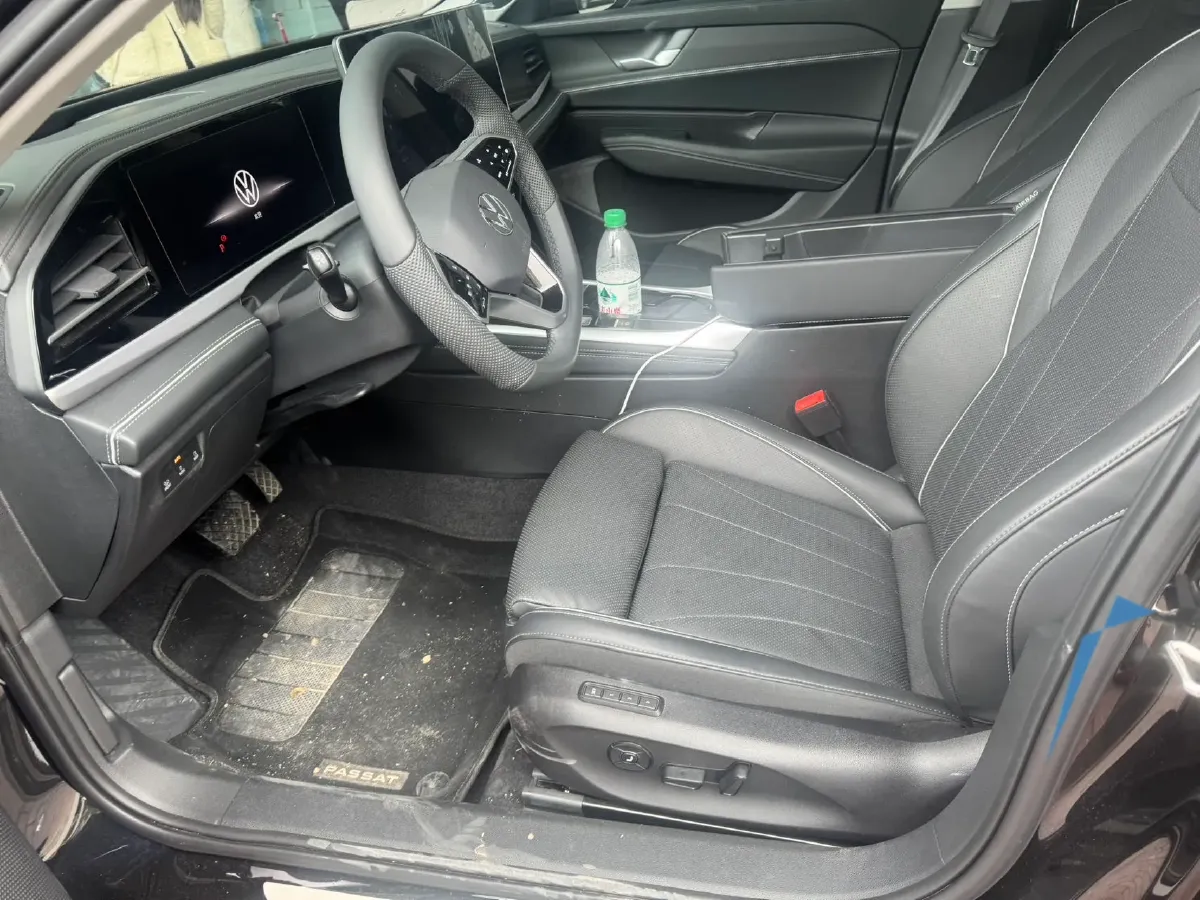 2025 Volkswagen Passat 2.0T 220HP L4 7DCT,autocango,china used car exporter,china ev exporter,chinese used car exporter,chinese used ev exporter