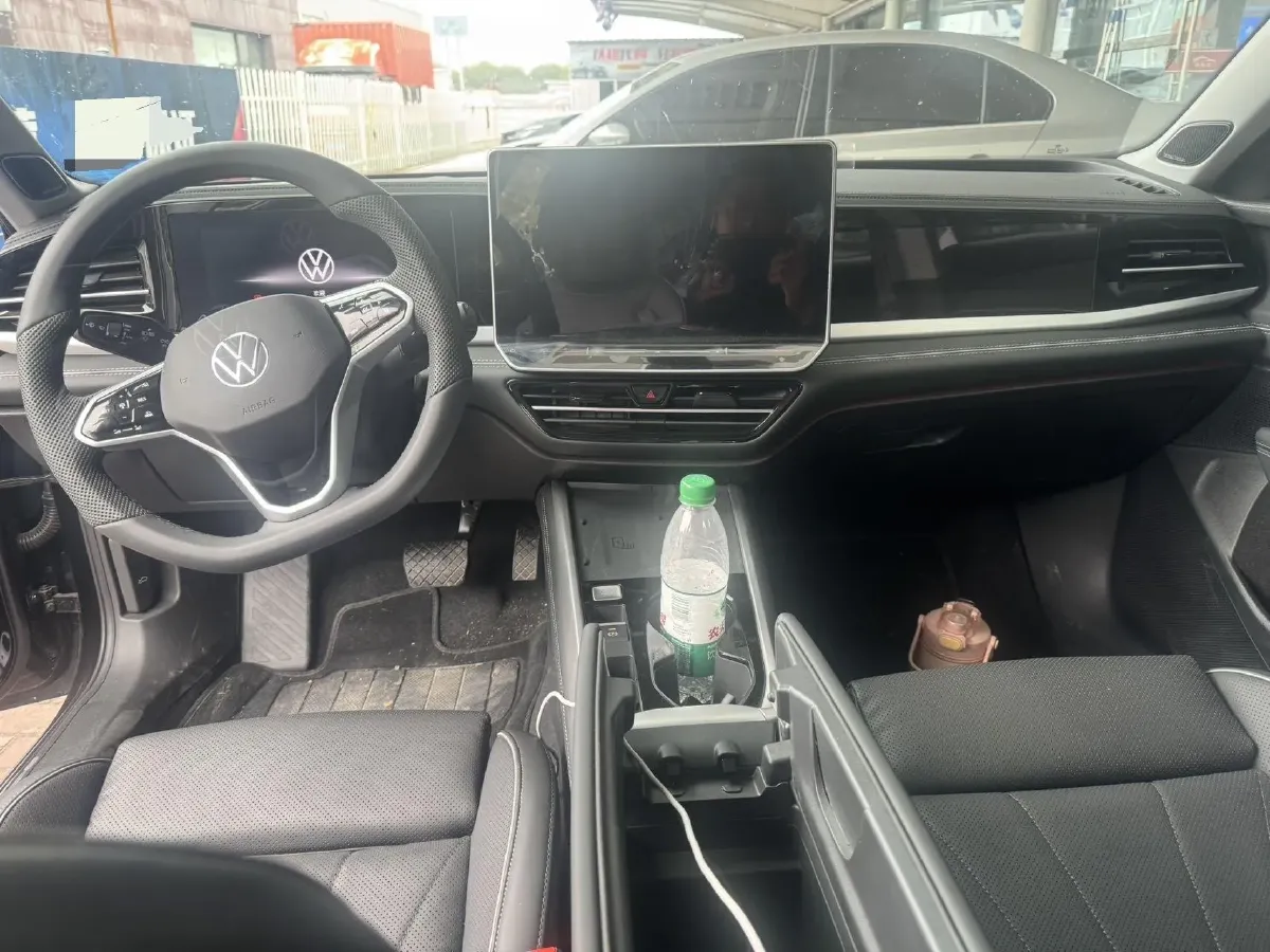 2025 Volkswagen Passat 2.0T 220HP L4 7DCT,autocango,china used car exporter,china ev exporter,chinese used car exporter,chinese used ev exporter