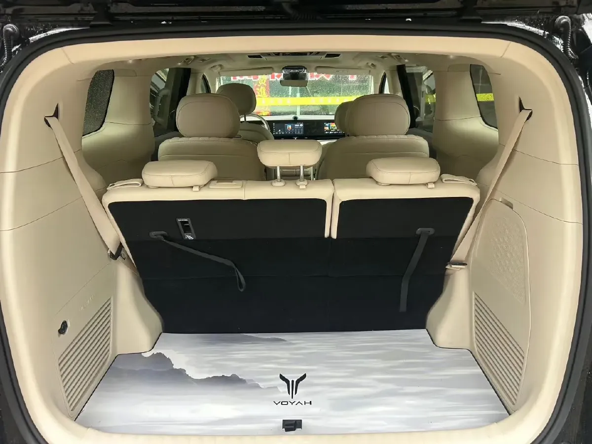 2024 Voyah Dream 1.5T 150HP L4 PHEV 43KWH,autocango,china used car exporter,china ev exporter,chinese used car exporter,chinese used ev exporter