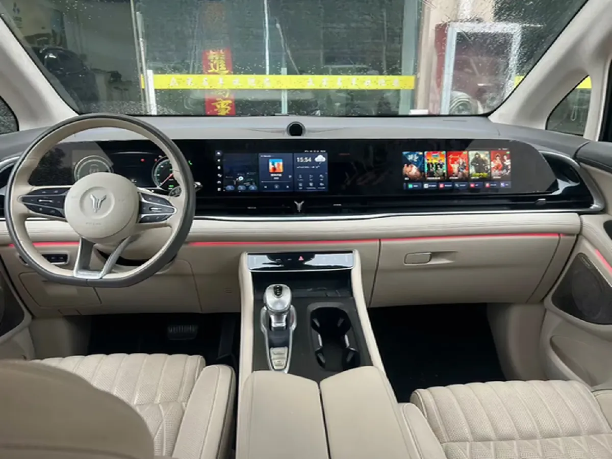 2024 Voyah Dream 1.5T 150HP L4 PHEV 43KWH,autocango,china used car exporter,china ev exporter,chinese used car exporter,chinese used ev exporter