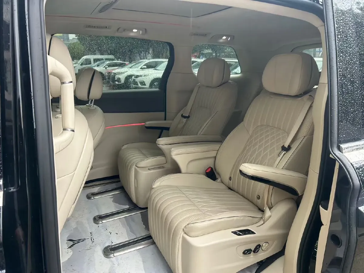 2024 Voyah Dream 1.5T 150HP L4 PHEV 43KWH,autocango,china used car exporter,china ev exporter,chinese used car exporter,chinese used ev exporter