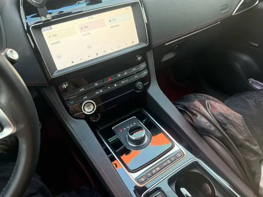 2018 Land Rover Range Rover Velar 2.0T 250HP L4 8AT,autocango,china used car exporter,china ev exporter,chinese used car exporter,chinese used ev exporter