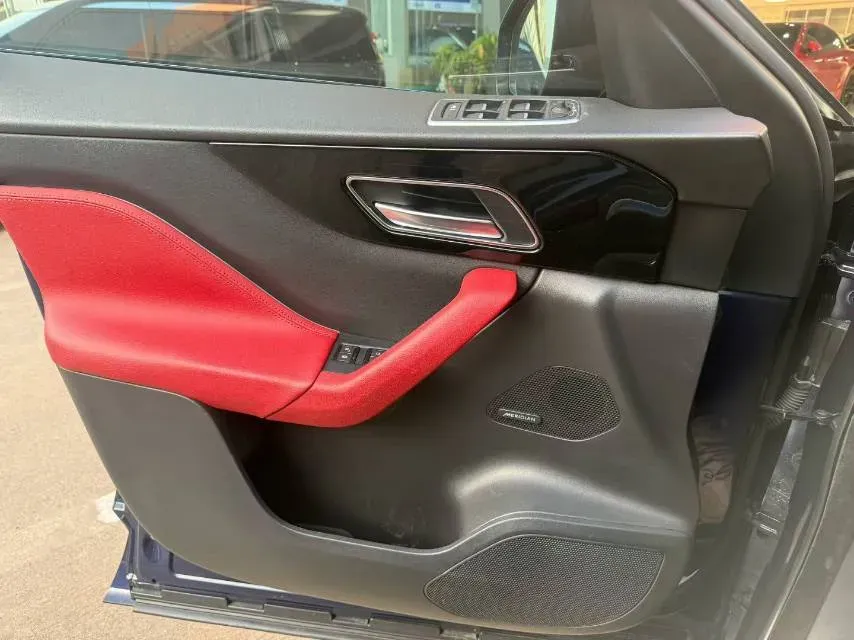 2018 Land Rover Range Rover Velar 2.0T 250HP L4 8AT,autocango,china used car exporter,china ev exporter,chinese used car exporter,chinese used ev exporter