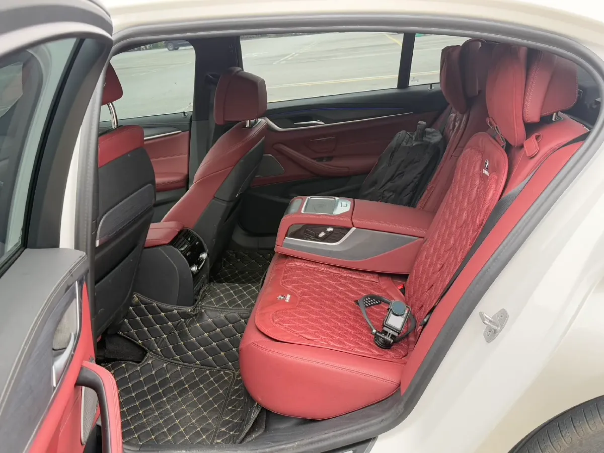 2023 BMW 5 Series 2.0T 245HP L4 8AT,autocango,china used car exporter,china ev exporter,chinese used car exporter,chinese used ev exporter