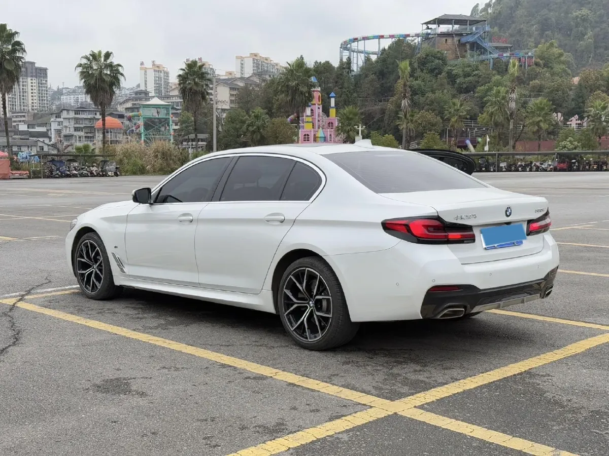 2023 BMW 5 Series 2.0T 245HP L4 8AT,autocango,china used car exporter,china ev exporter,chinese used car exporter,chinese used ev exporter