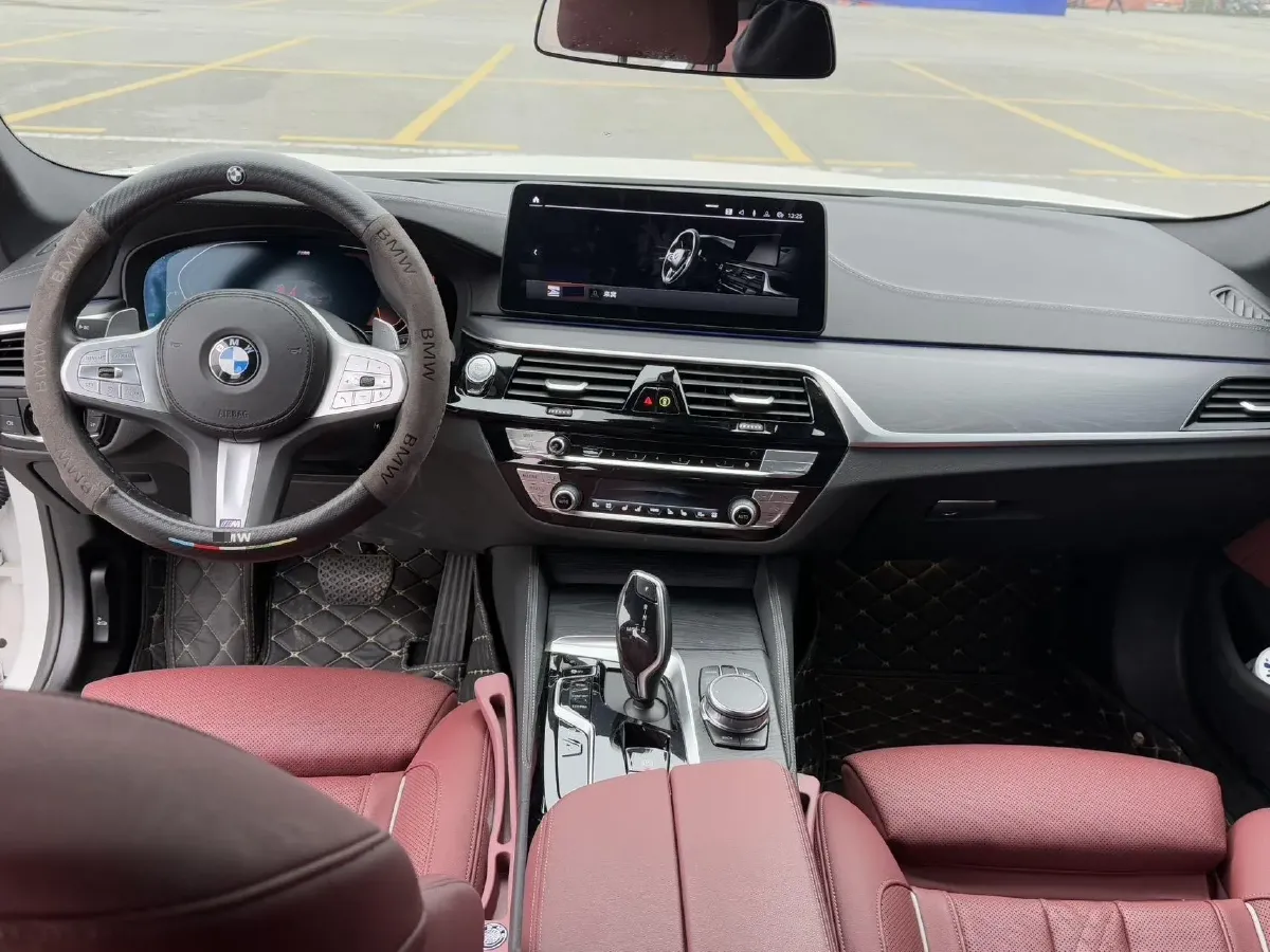 2023 BMW 5 Series 2.0T 245HP L4 8AT,autocango,china used car exporter,china ev exporter,chinese used car exporter,chinese used ev exporter