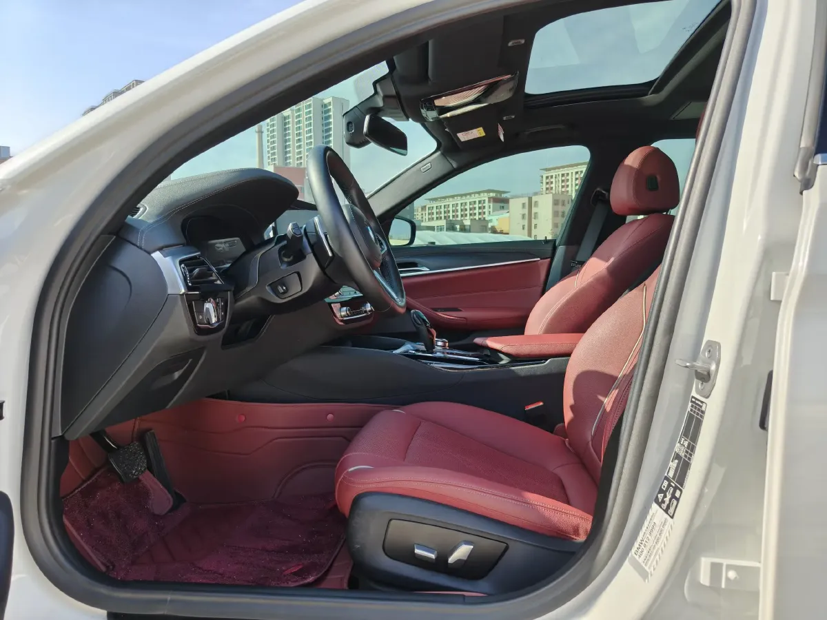 2022 BMW 5 Series 2.0T 245HP L4 8AT,autocango,china used car exporter,china ev exporter,chinese used car exporter,chinese used ev exporter