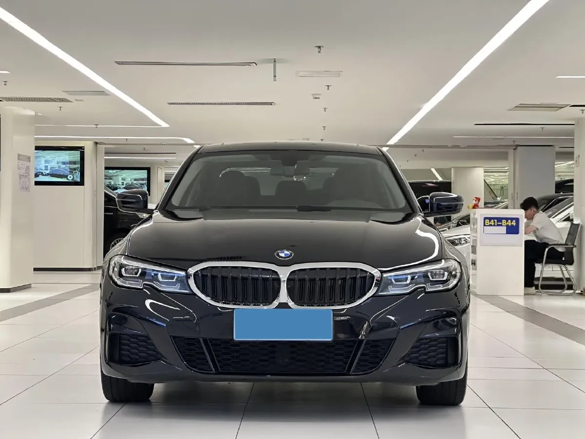 2022 BMW 3 Series 2.0T 156HP L4 8AT,autocango,china used car exporter,china ev exporter,chinese used car exporter,chinese used ev exporter