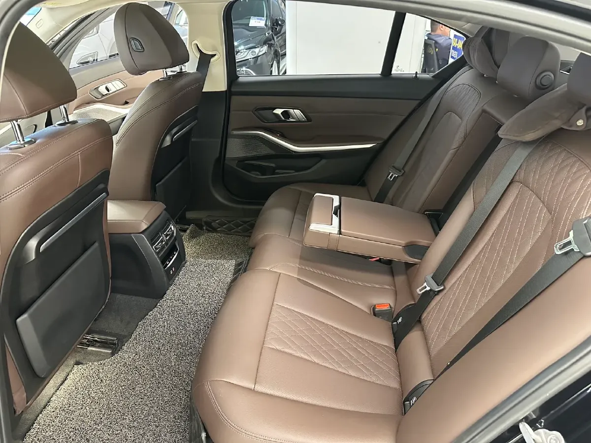 2022 BMW 3 Series 2.0T 156HP L4 8AT,autocango,china used car exporter,china ev exporter,chinese used car exporter,chinese used ev exporter