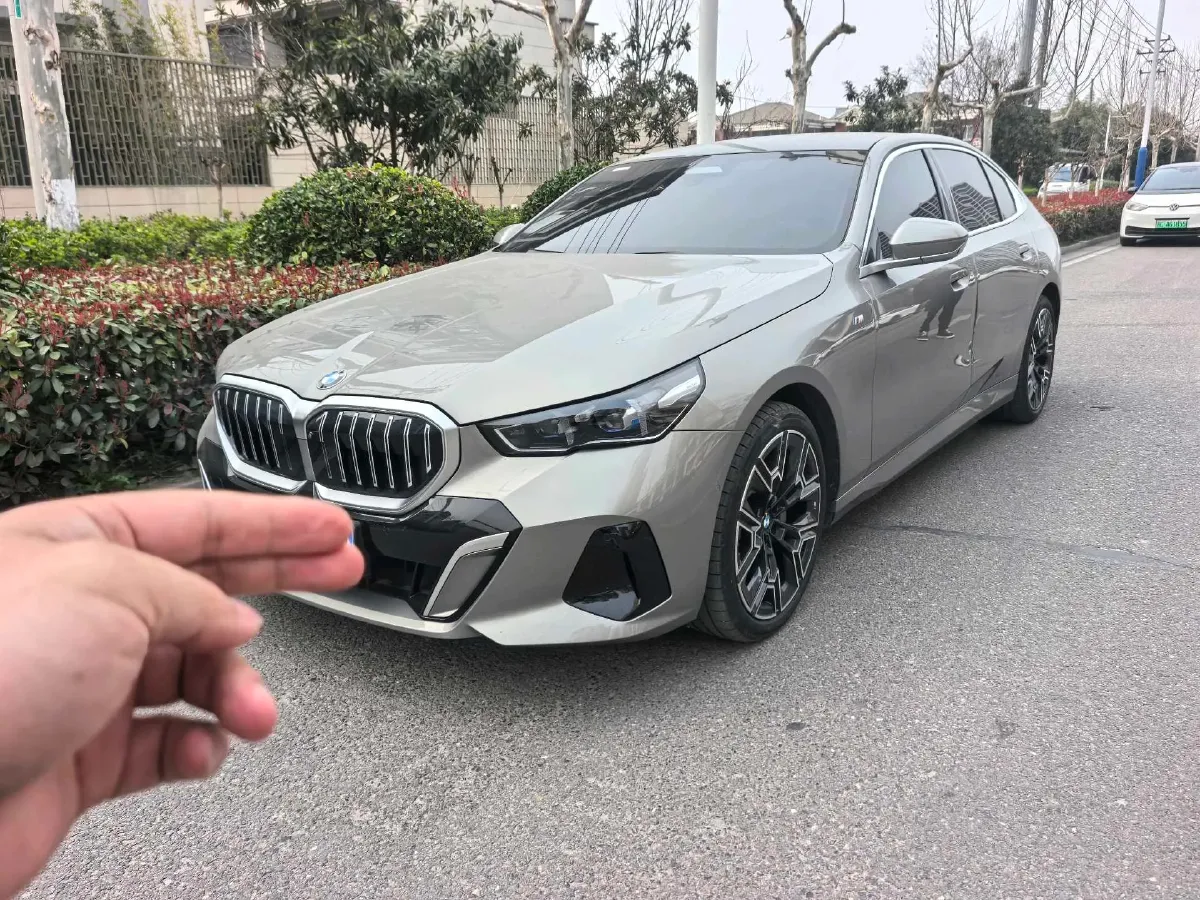 2024 BMW 5 Series 2.0T 258HP L4 8AT,autocango,china used car exporter,china ev exporter,chinese used car exporter,chinese used ev exporter