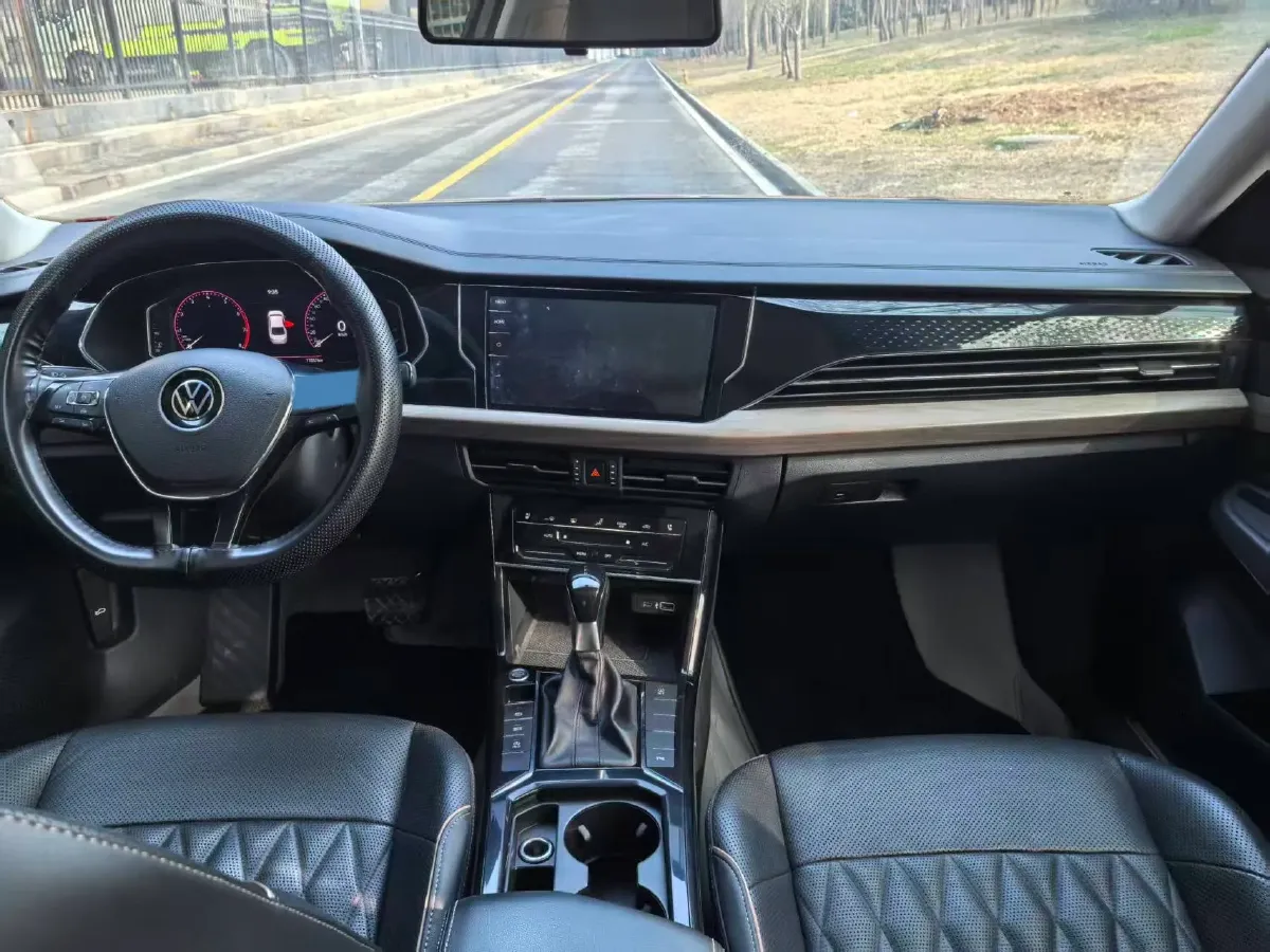 2020 Volkswagen Passat 2.0T 186HP L4 7DCT,autocango,china used car exporter,china ev exporter,chinese used car exporter,chinese used ev exporter