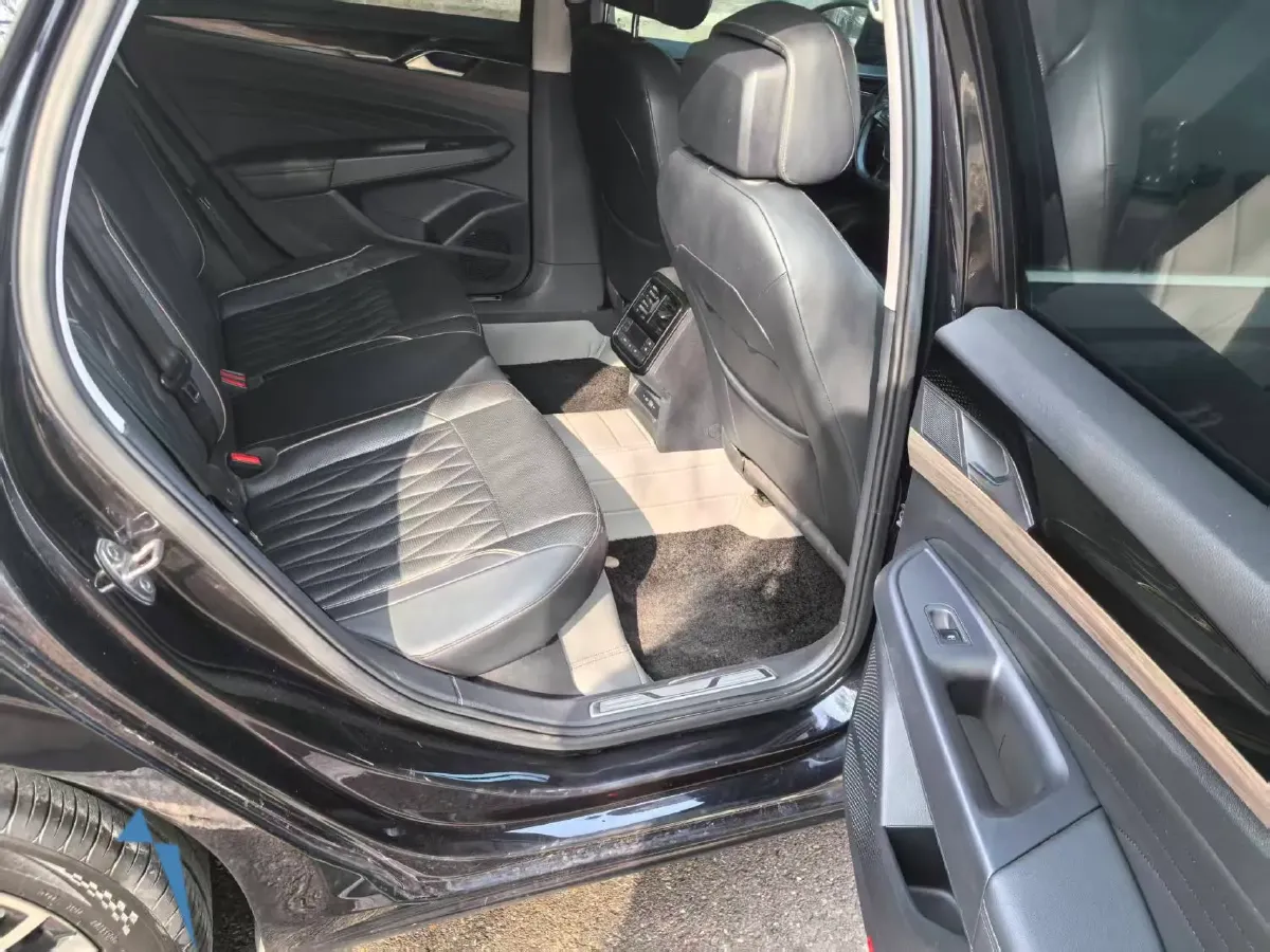 2020 Volkswagen Passat 2.0T 186HP L4 7DCT,autocango,china used car exporter,china ev exporter,chinese used car exporter,chinese used ev exporter