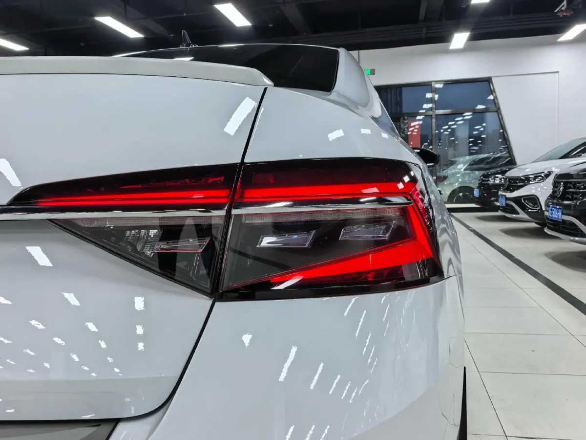 2022 Skoda Superb 1.4T 150HP L4 7DCT,autocango,china used car exporter,china ev exporter,chinese used car exporter,chinese used ev exporter