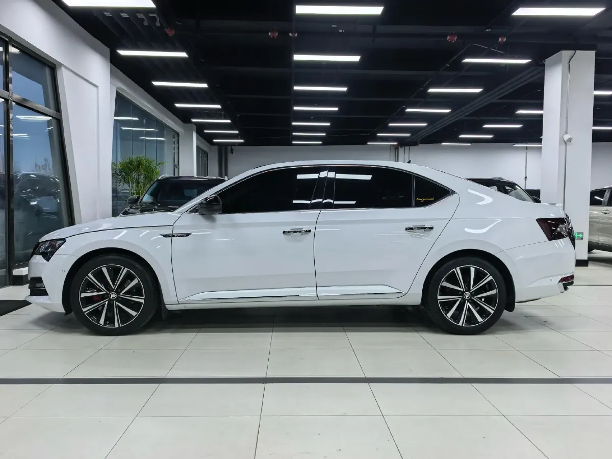 2022 Skoda Superb 1.4T 150HP L4 7DCT,autocango,china used car exporter,china ev exporter,chinese used car exporter,chinese used ev exporter
