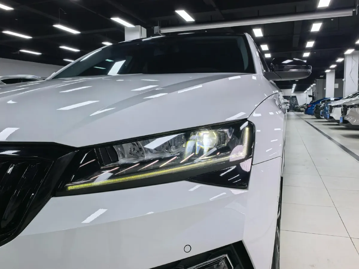 2022 Skoda Superb 1.4T 150HP L4 7DCT,autocango,china used car exporter,china ev exporter,chinese used car exporter,chinese used ev exporter