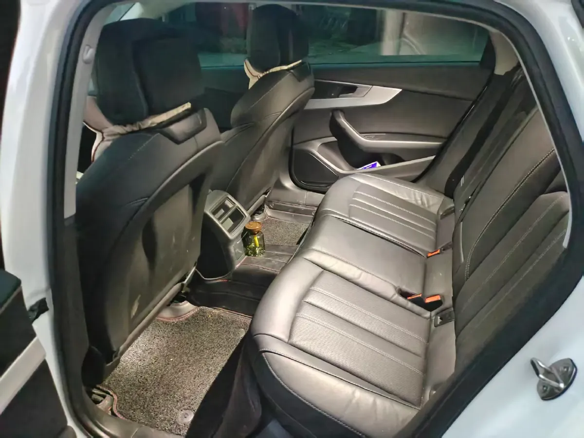 2020 Audi A4L 2.0T 190HP L4 7DCT,autocango,china used car exporter,china ev exporter,chinese used car exporter,chinese used ev exporter