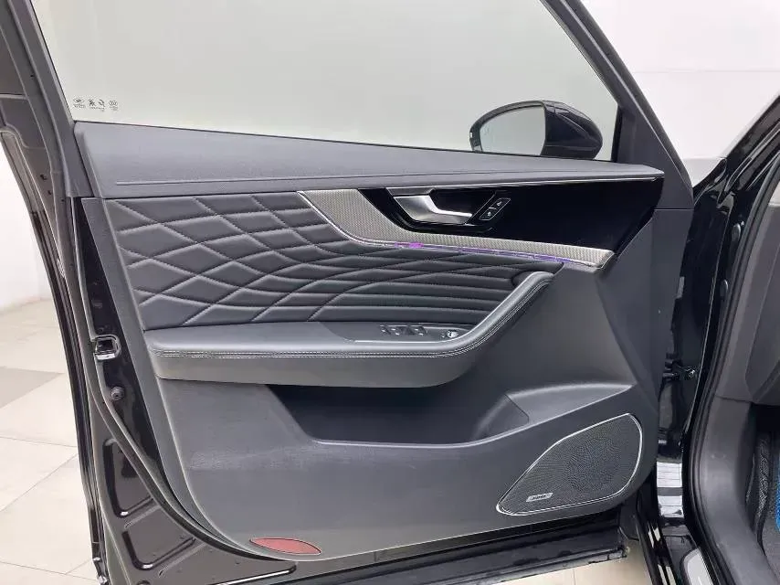 2022 HongQi HS5 2.0T 224HP L4 6AT,autocango,china used car exporter,china ev exporter,chinese used car exporter,chinese used ev exporter