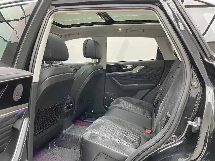 2022 HongQi HS5 2.0T 224HP L4 6AT,autocango,china used car exporter,china ev exporter,chinese used car exporter,chinese used ev exporter