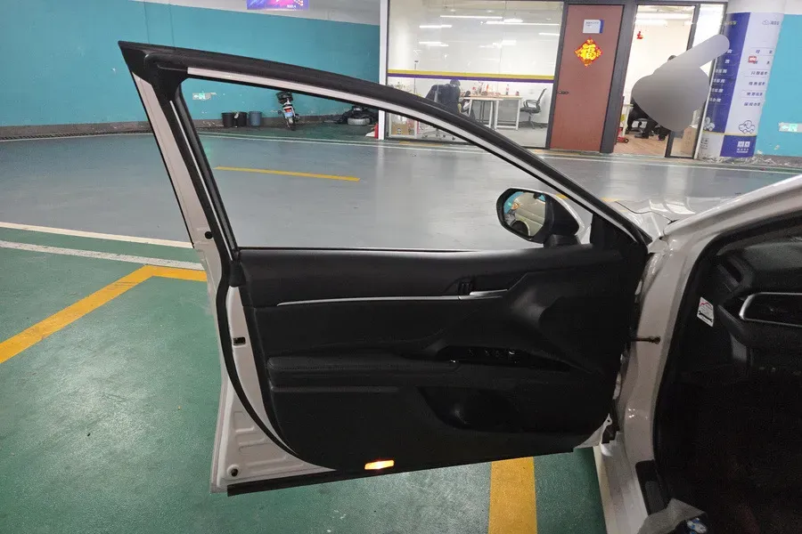 2021 Toyota Camry 2.5L 209HP L4 8AT,autocango,china used car exporter,china ev exporter,chinese used car exporter,chinese used ev exporter