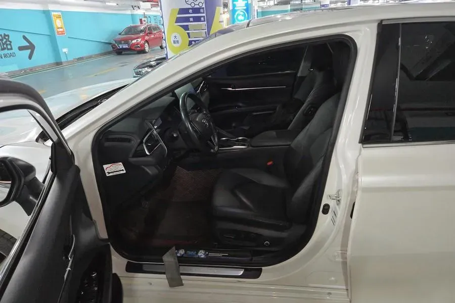 2021 Toyota Camry 2.5L 209HP L4 8AT,autocango,china used car exporter,china ev exporter,chinese used car exporter,chinese used ev exporter