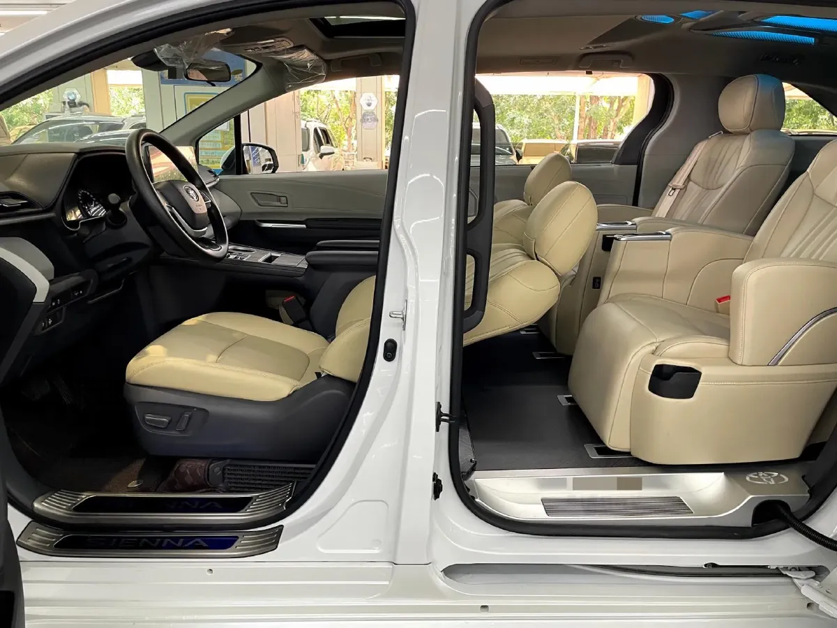 2024 Toyota Sienna 2.5L 189HP L4 E-CVT Hybrid,autocango,china used car exporter,china ev exporter,chinese used car exporter,chinese used ev exporter