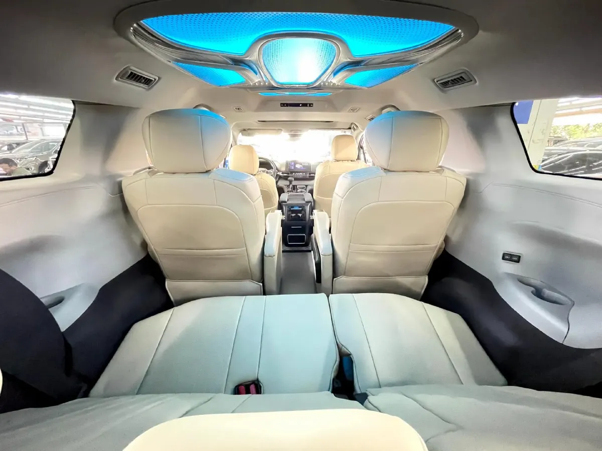 2024 Toyota Sienna 2.5L 189HP L4 E-CVT Hybrid,autocango,china used car exporter,china ev exporter,chinese used car exporter,chinese used ev exporter