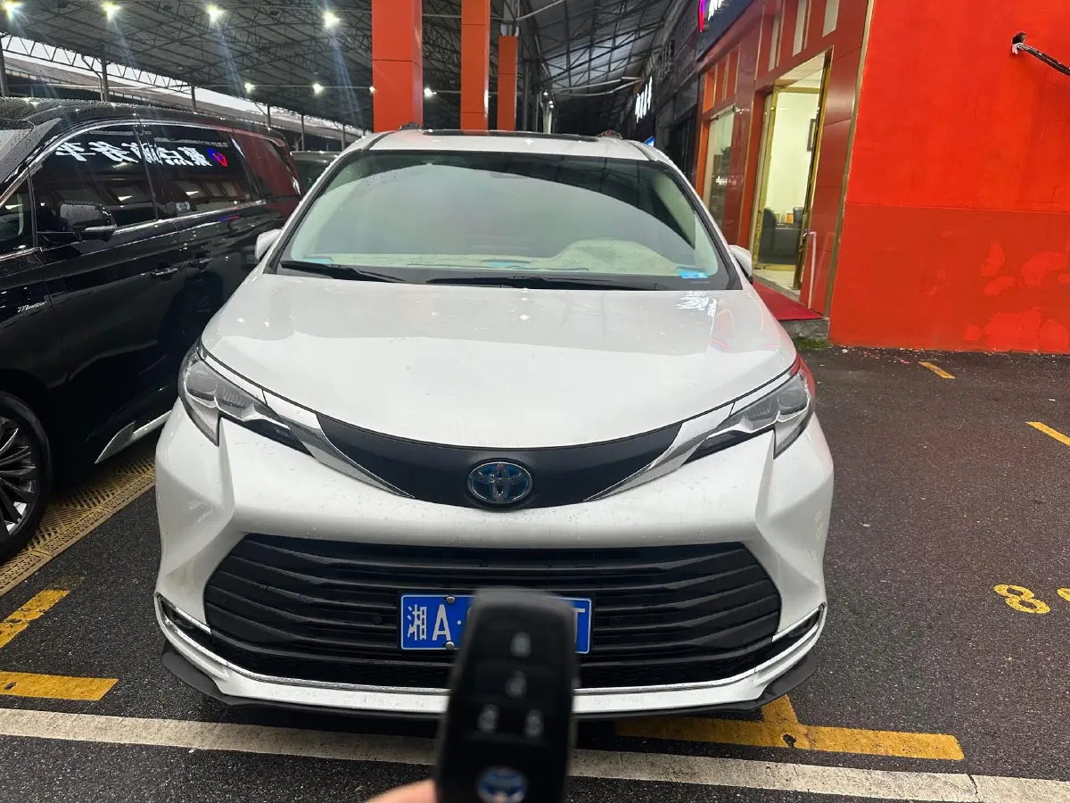 2023 Toyota Sienna 2.5L 189HP L4 E-CVT Hybrid,autocango,china used car exporter,china ev exporter,chinese used car exporter,chinese used ev exporter