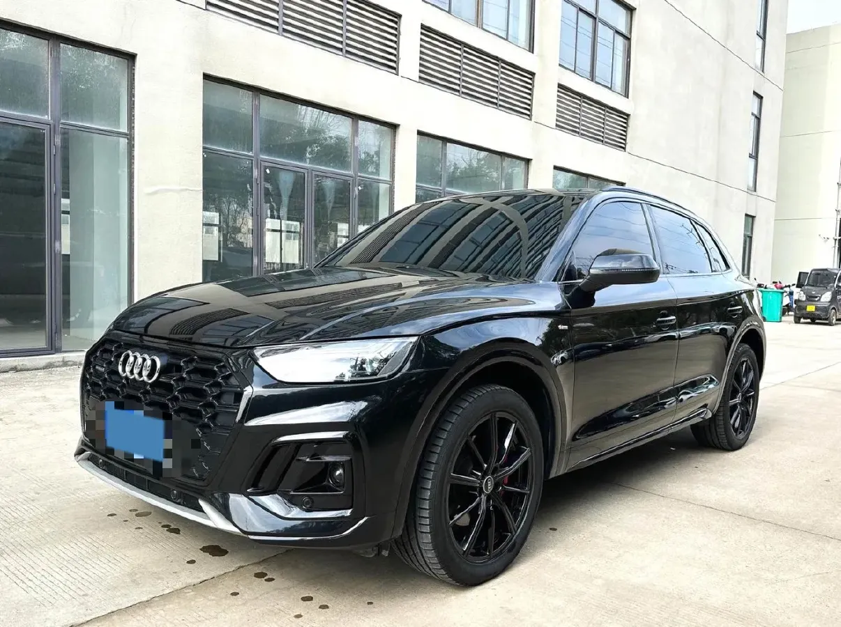 2022 Audi Q5L 2.0T 190HP L4 7DCT,autocango,china used car exporter,china ev exporter,chinese used car exporter,chinese used ev exporter