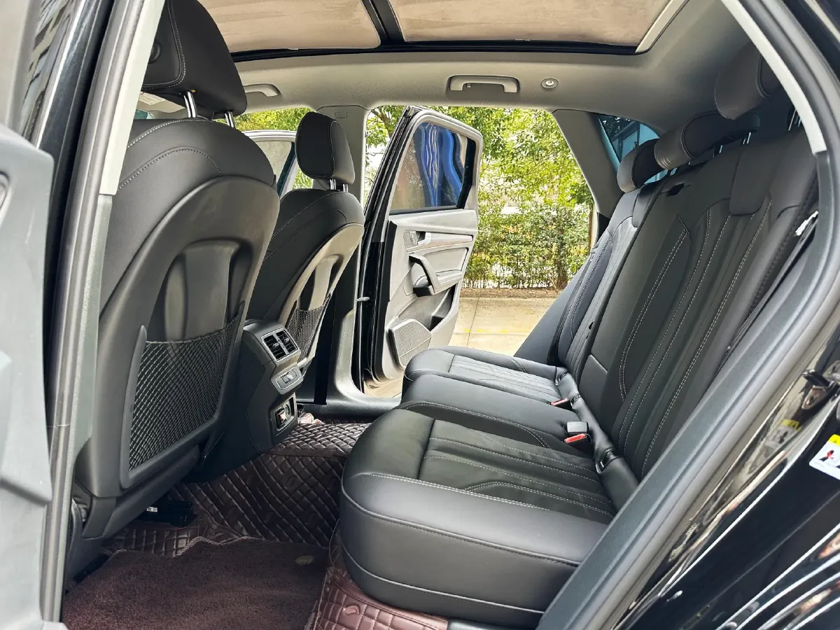 2022 Audi Q5L 2.0T 190HP L4 7DCT,autocango,china used car exporter,china ev exporter,chinese used car exporter,chinese used ev exporter