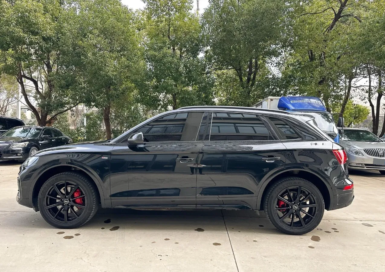 2022 Audi Q5L 2.0T 190HP L4 7DCT,autocango,china used car exporter,china ev exporter,chinese used car exporter,chinese used ev exporter