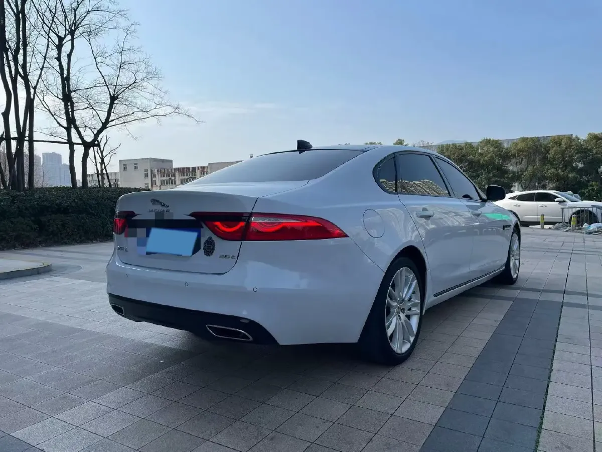 2020 Jaguar XFL 2.0T 200HP L4 8AT,autocango,china used car exporter,china ev exporter,chinese used car exporter,chinese used ev exporter