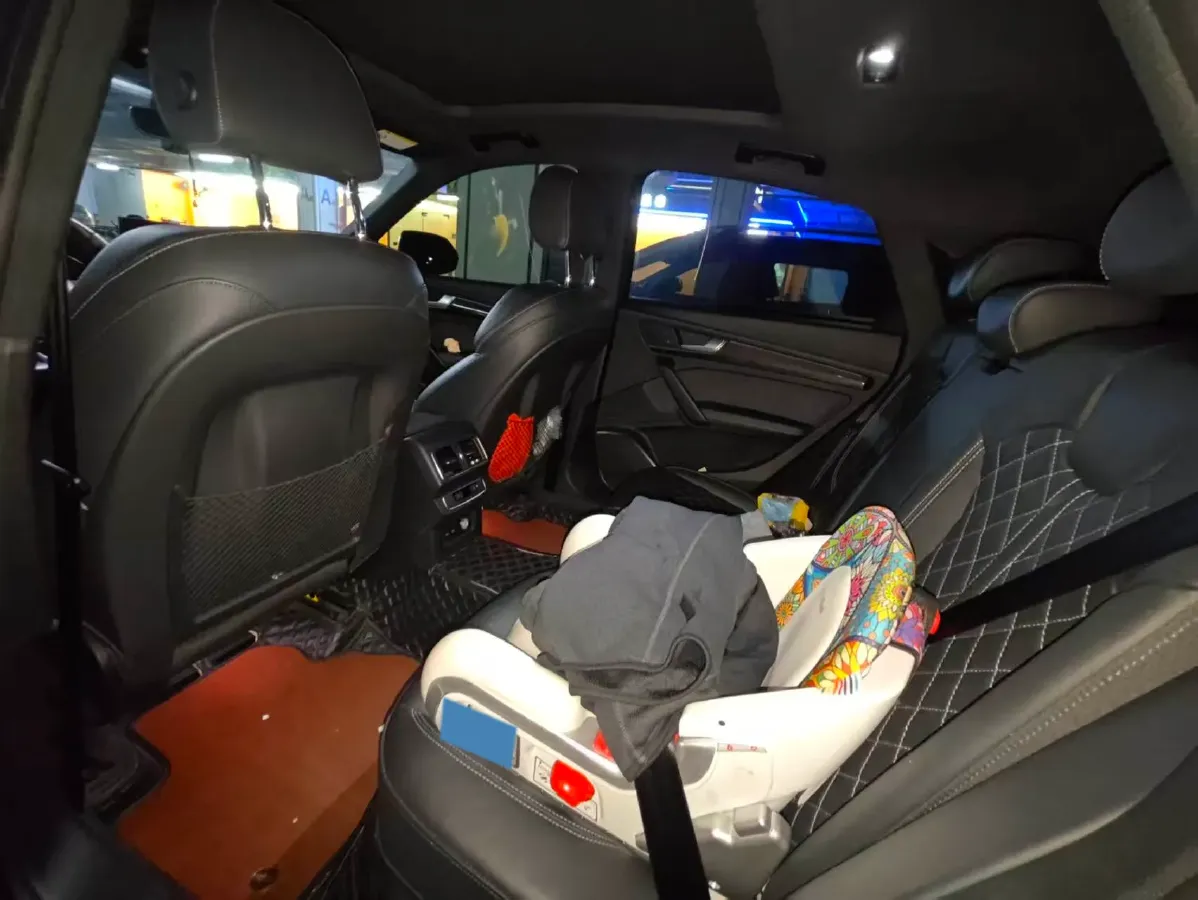 2021 Audi Q5L Sportback 2.0T 190HP L4 7DCT,autocango,china used car exporter,china ev exporter,chinese used car exporter,chinese used ev exporter