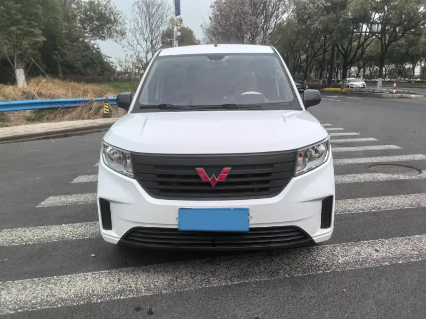 2021 WuLing HongGuang Plus 1.5T 147HP L4 6MT,autocango,china used car exporter,china ev exporter,chinese used car exporter,chinese used ev exporter