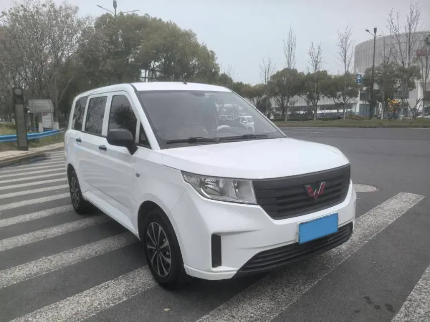 2021 WuLing HongGuang Plus 1.5T 147HP L4 6MT,autocango,china used car exporter,china ev exporter,chinese used car exporter,chinese used ev exporter