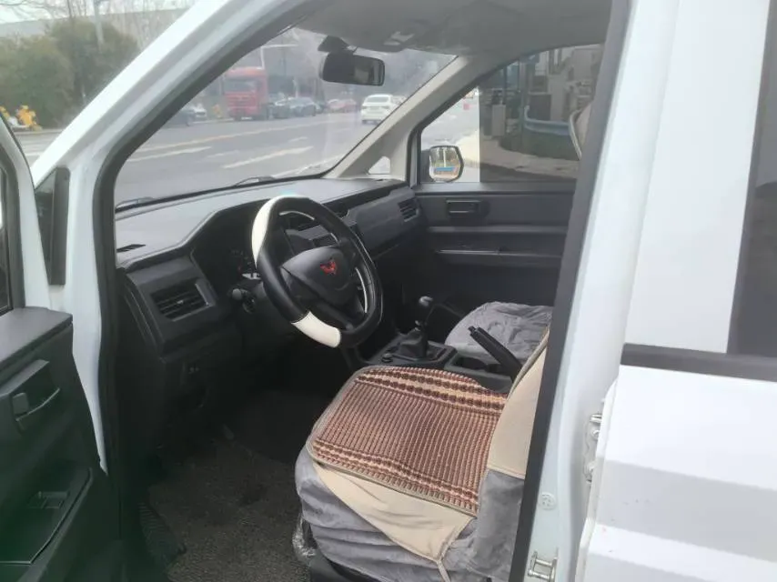 2021 WuLing HongGuang Plus 1.5T 147HP L4 6MT,autocango,china used car exporter,china ev exporter,chinese used car exporter,chinese used ev exporter