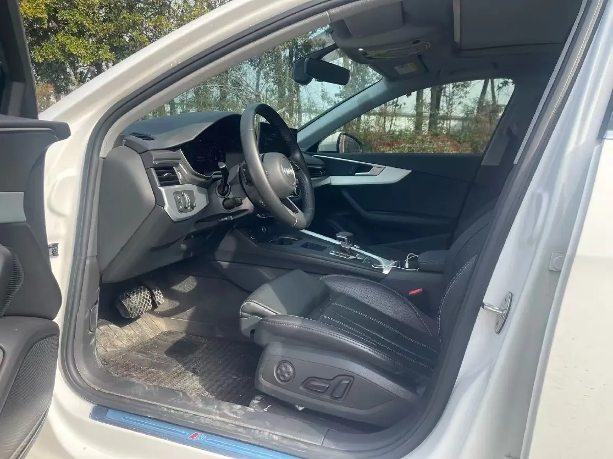 2020 Audi A4L 2.0T 190HP L4 7DCT,autocango,china used car exporter,china ev exporter,chinese used car exporter,chinese used ev exporter