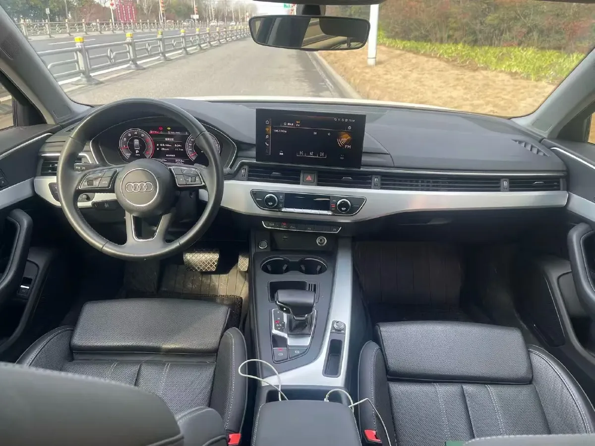 2020 Audi A4L 2.0T 190HP L4 7DCT,autocango,china used car exporter,china ev exporter,chinese used car exporter,chinese used ev exporter
