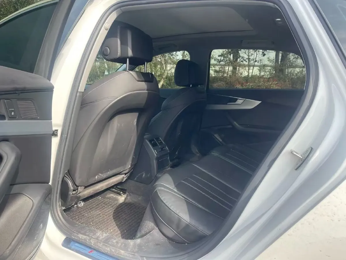 2020 Audi A4L 2.0T 190HP L4 7DCT,autocango,china used car exporter,china ev exporter,chinese used car exporter,chinese used ev exporter