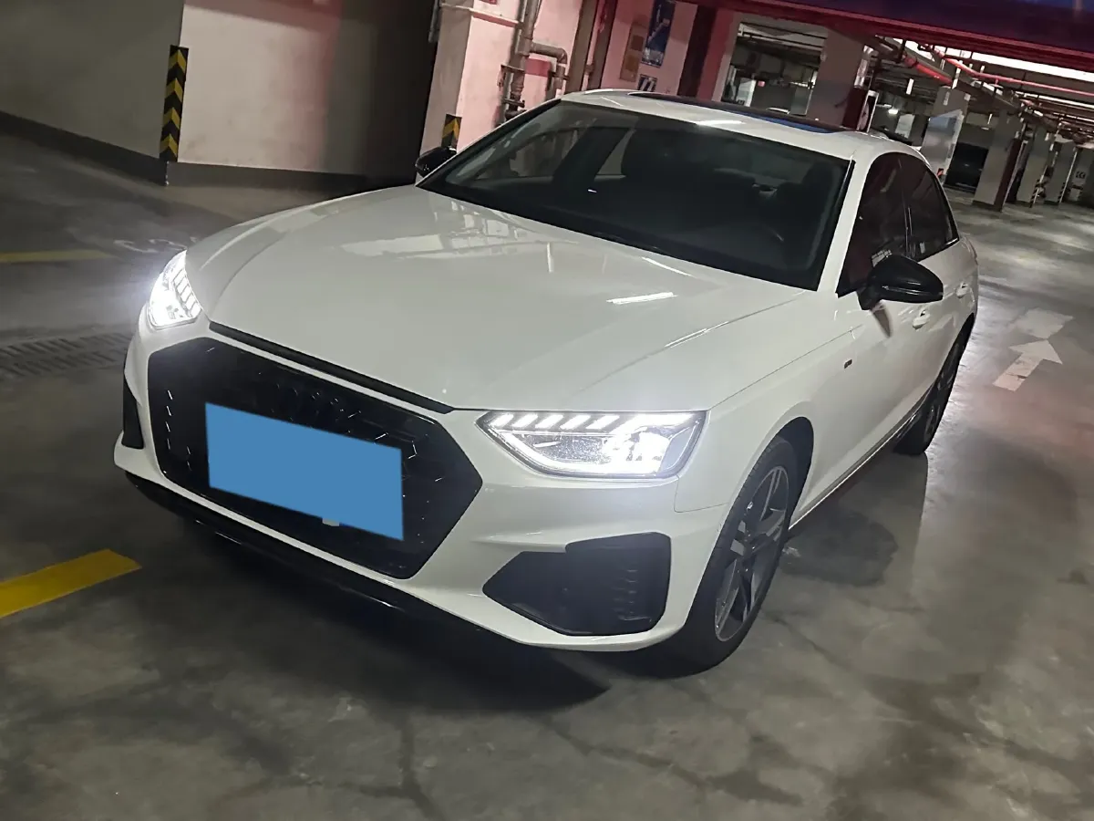 2022 Audi A4L 2.0T 190HP L4 7DCT,autocango,china used car exporter,china ev exporter,chinese used car exporter,chinese used ev exporter